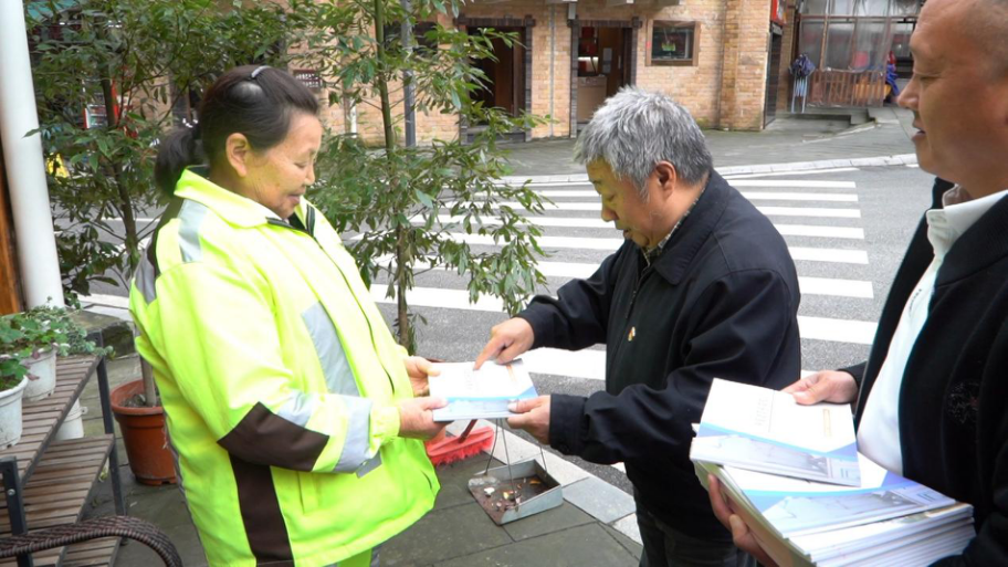为群众办实事,省质安总站在映秀镇全面宣贯防震避震知识